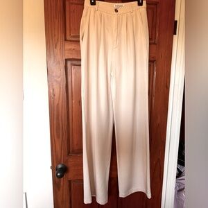 Reformation Mason Pant in Sugar size 4. Fantastic condition.